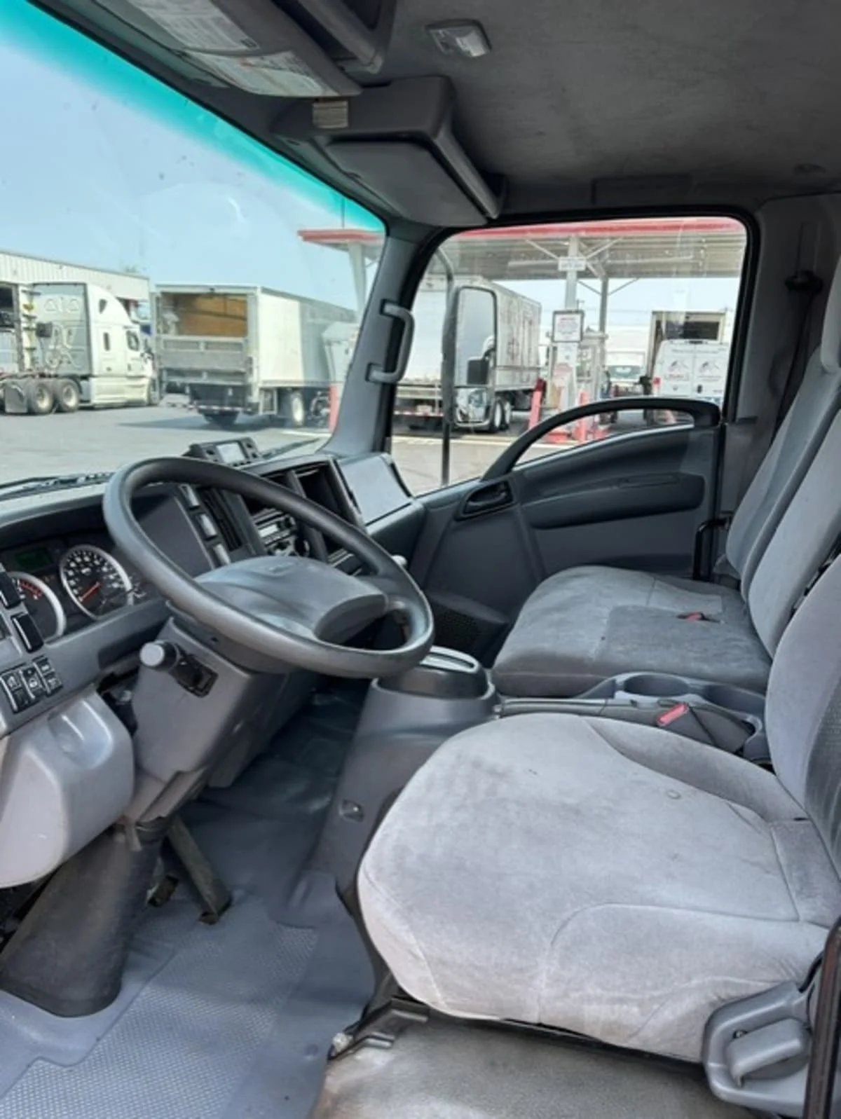 2020 Isuzu NQR in Farmingdale, NY — photo 8