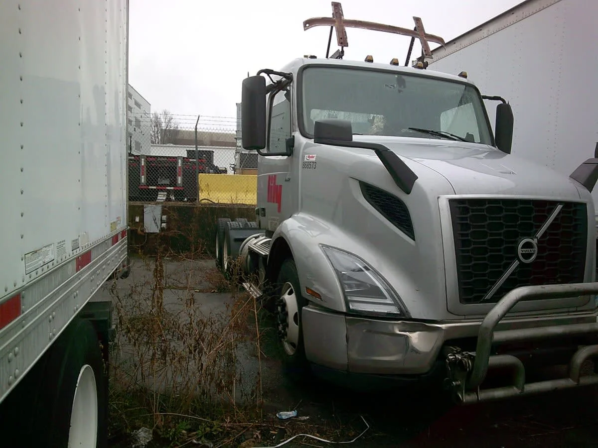 2019 Volvo - image 3