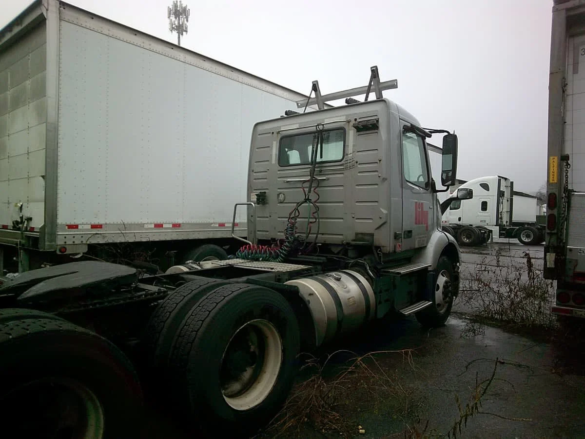 2019 Volvo - image 4