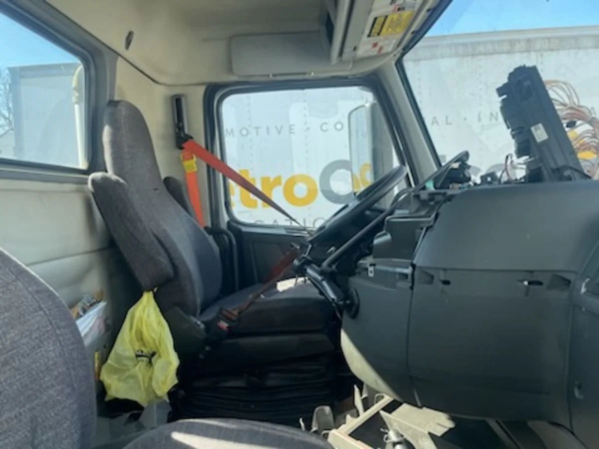 2019 Volvo - image 12