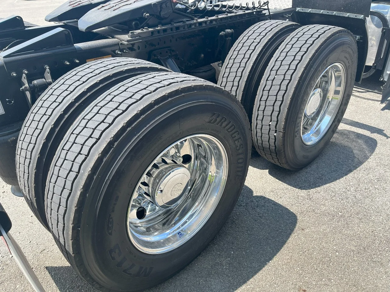 2026 Volvo VNL 860 in Pendleton, IN — photo 5
