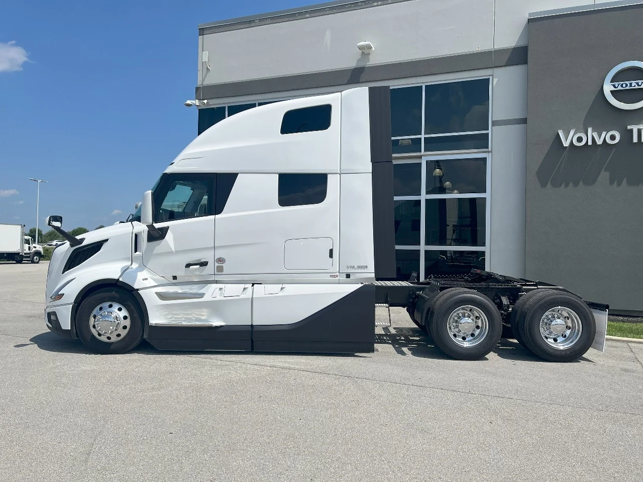 2026 Volvo VNL 860 in Pendleton, IN — photo 8