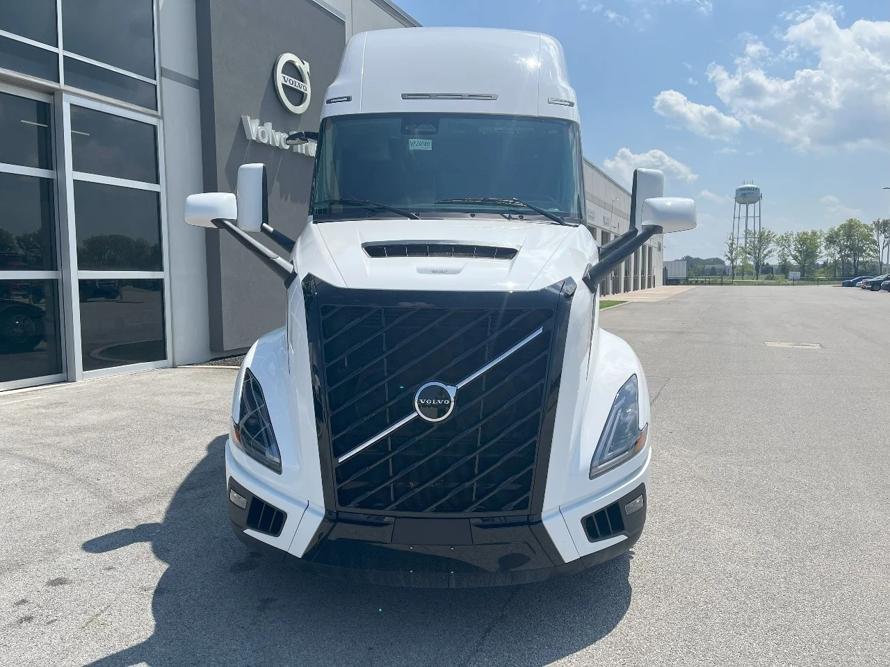 2026 Volvo VNL 860 in Pendleton, IN — photo 2