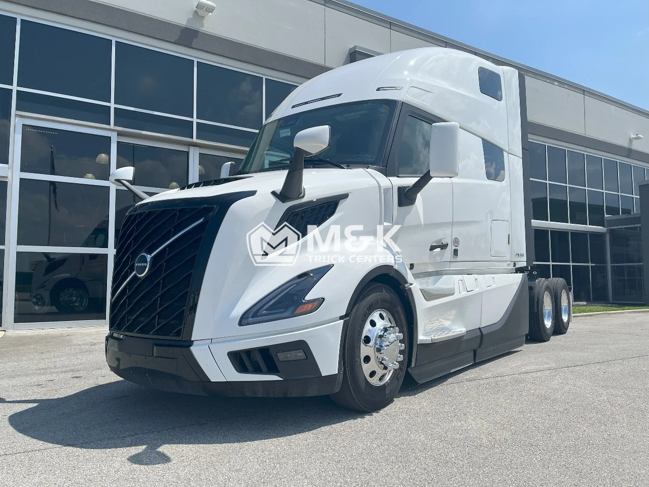 2026 Volvo VNL 860 in Pendleton, IN