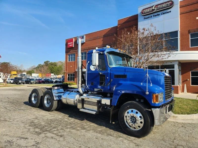 2017 Kenworth T880 - image 7