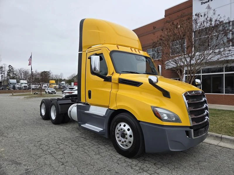 2017 Kenworth T880 - image 11