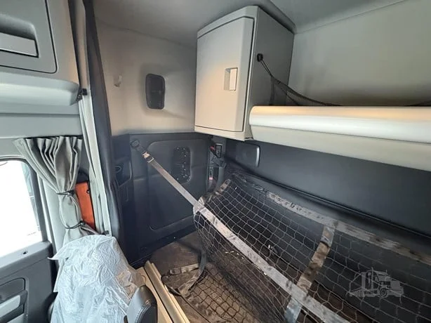 2023 Kenworth T680 - image 14