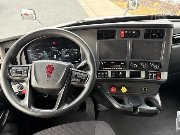 2023 Kenworth T680 - image 10