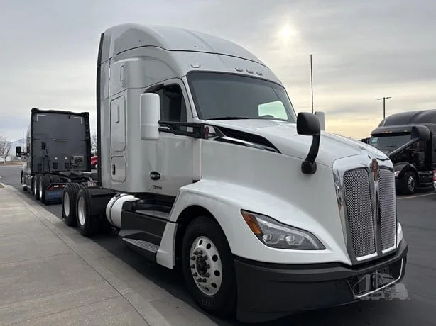 2023 Kenworth T680 - image 2