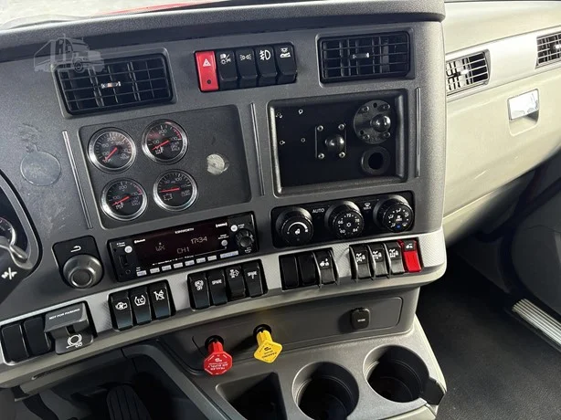 2022 Kenworth T680 - image 11