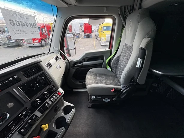 2022 Kenworth T680 - image 12