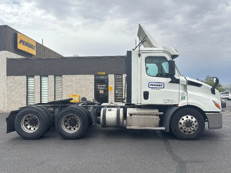 2020 Freightliner Cascadia in Phoenix, AZ — photo 8