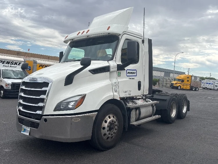 2020 Freightliner Cascadia in Phoenix, AZ — photo 3