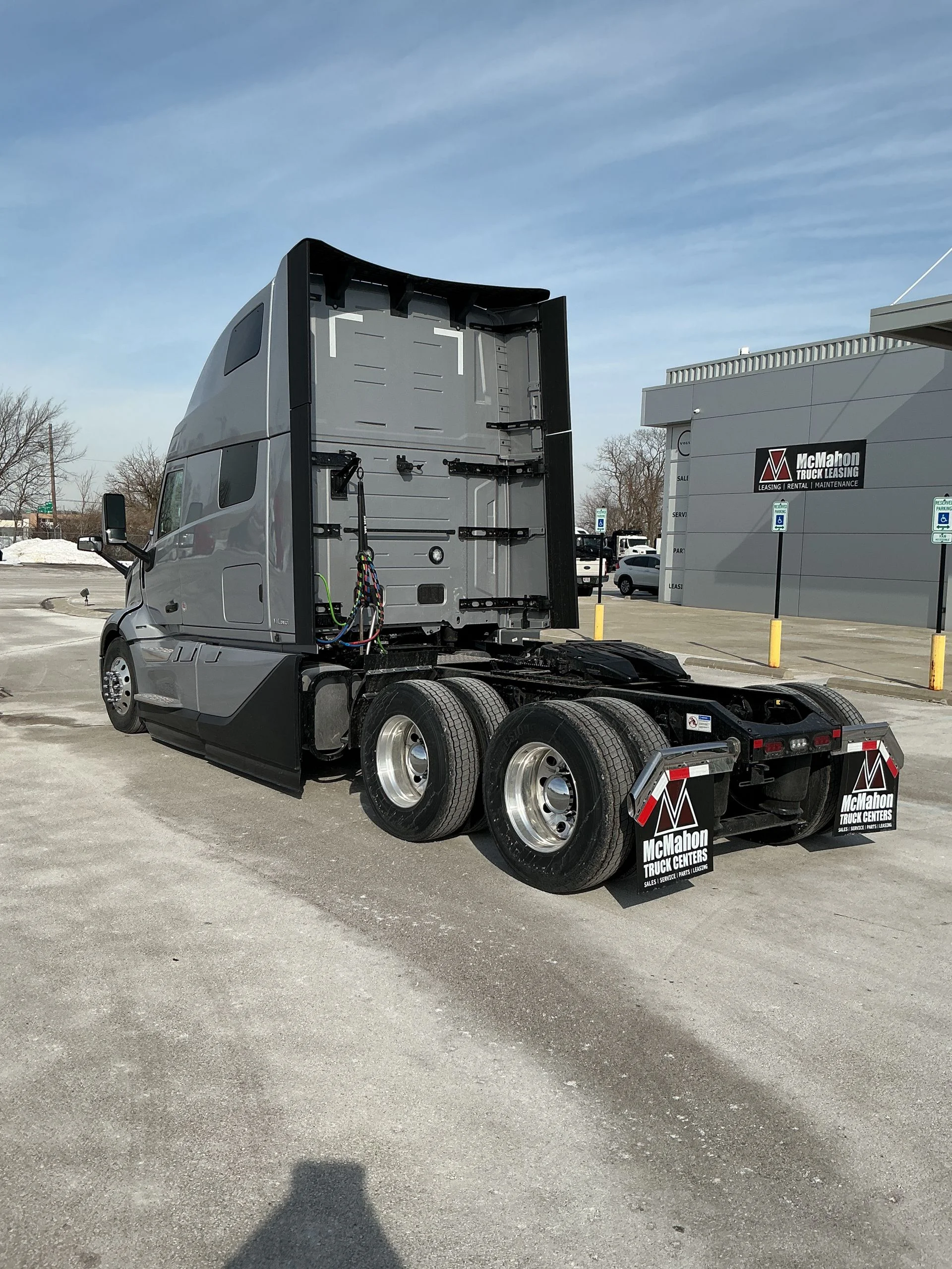 2026 Volvo VNL 860 in Indianapolis, IN — photo 7
