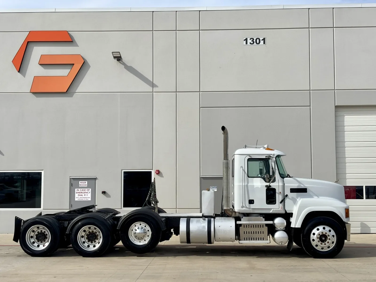 2012 Mack Pinnacle in Hutchins, TX — photo 3