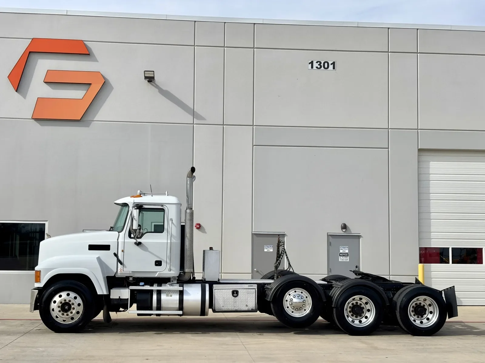 2012 Mack Pinnacle in Hutchins, TX — photo 4