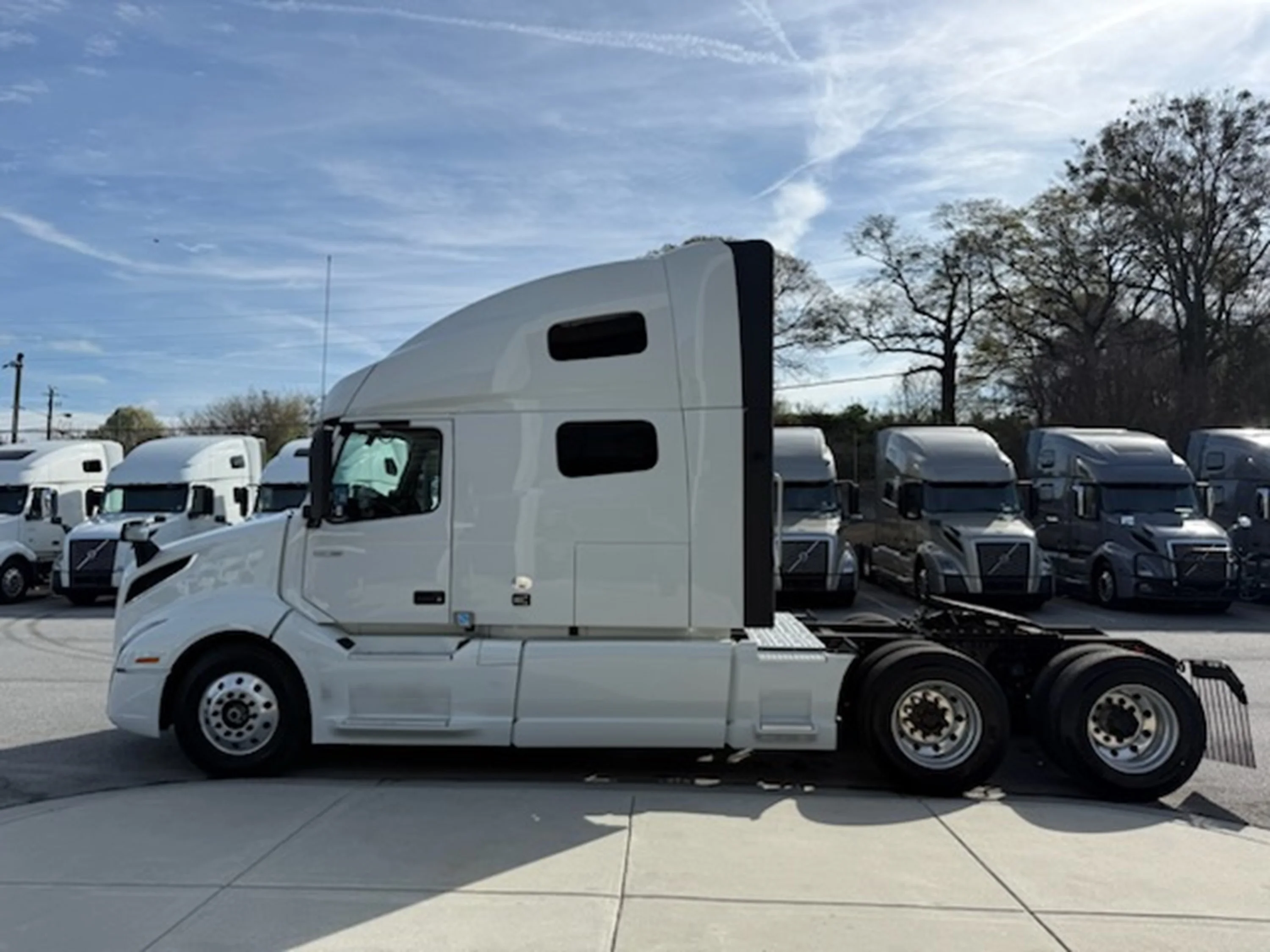 2023 Volvo VNL 760 - image 6