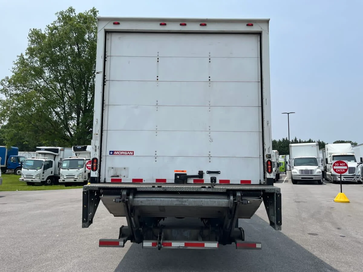 2019 Freightliner M2 106 - image 5