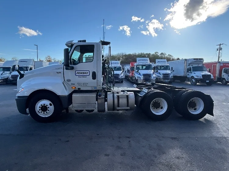 2019 International LT in Springfield, MA — photo 4