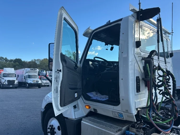 2019 International LT in Springfield, MA — photo 9