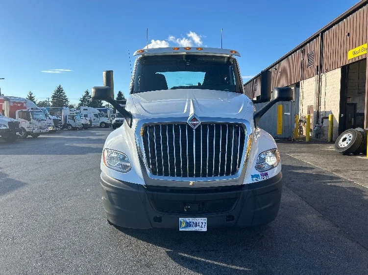 2019 International LT in Springfield, MA — photo 2