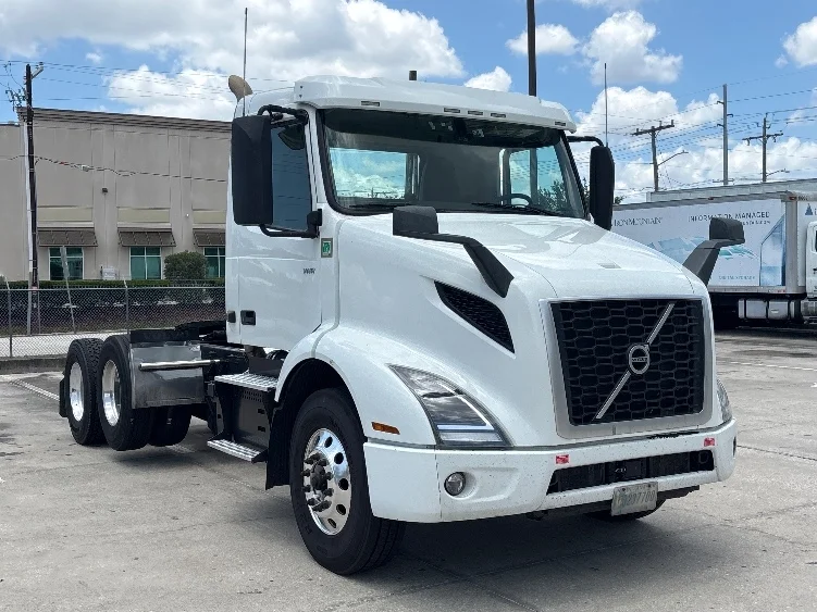 2022 Volvo VNR 660