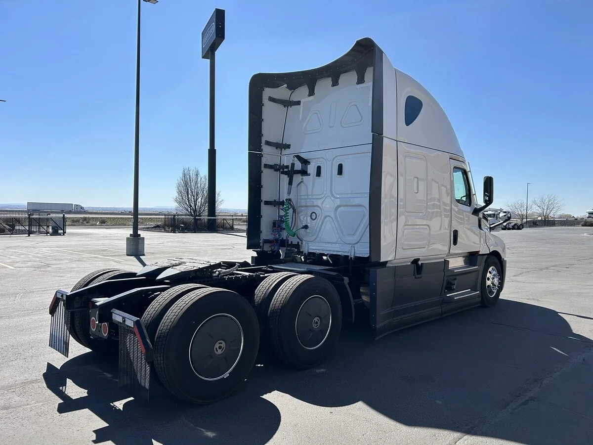 2026 Freightliner Cascadia - image 6