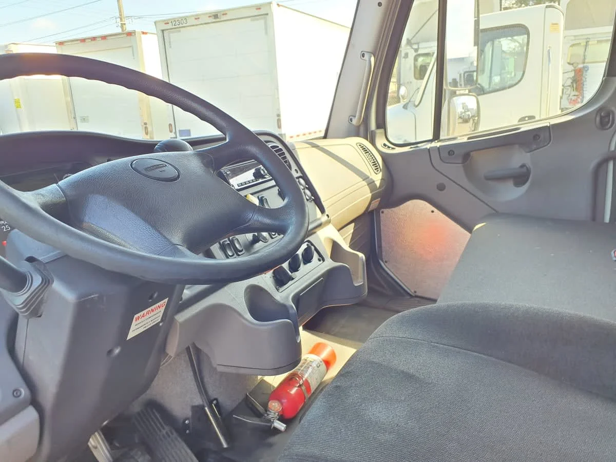 2020 Freightliner M2 106 - image 7