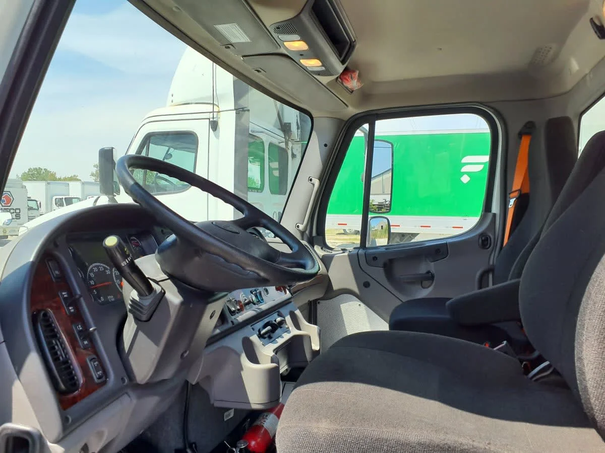 2020 Freightliner M2 106 in Indianapolis, IN — photo 7