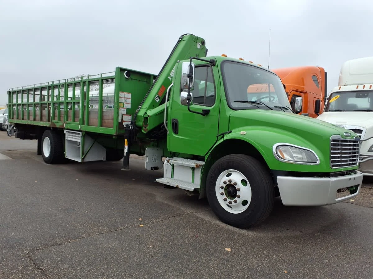 2019 Freightliner M2 106 in Minneapolis, MN — photo 3