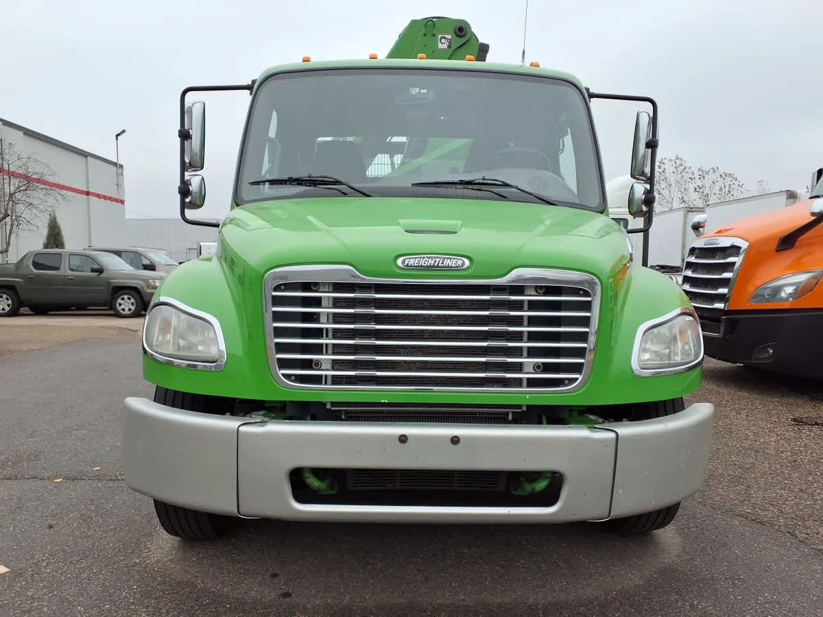 2019 Freightliner M2 106 in Minneapolis, MN — photo 2