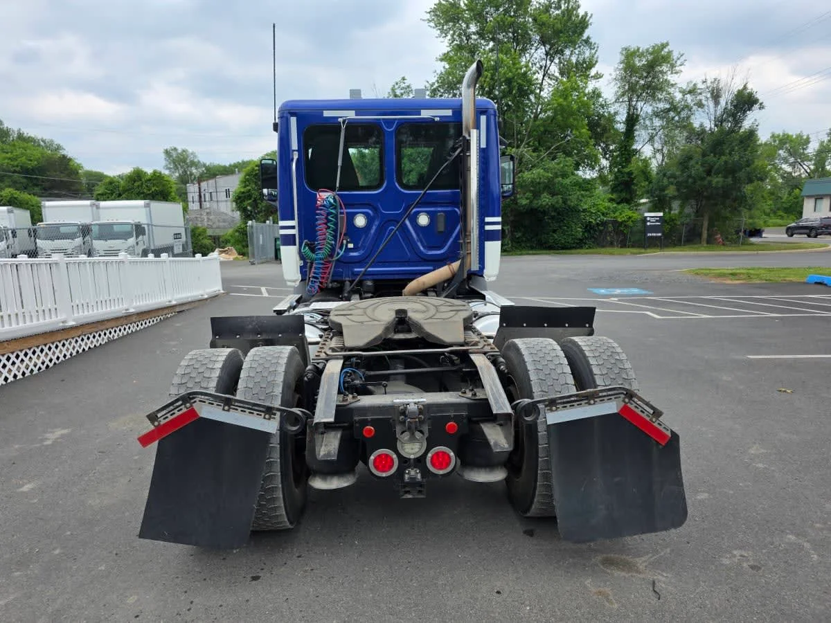 2020 Freightliner Cascadia in Bensalem, PA — photo 5