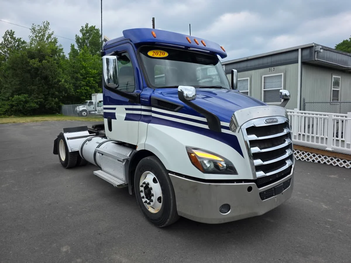 2020 Freightliner Cascadia in Bensalem, PA — photo 3