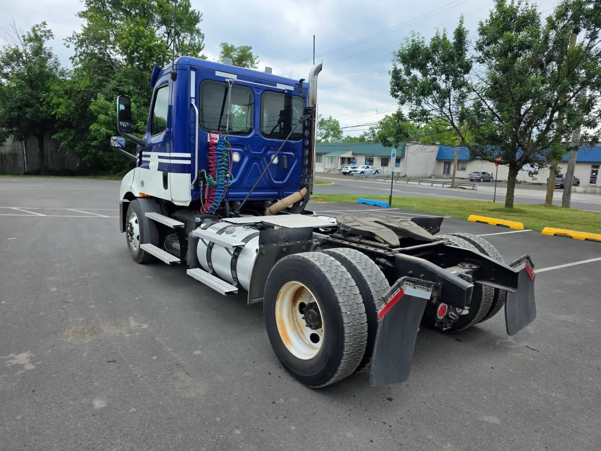 2020 Freightliner Cascadia in Bensalem, PA — photo 6