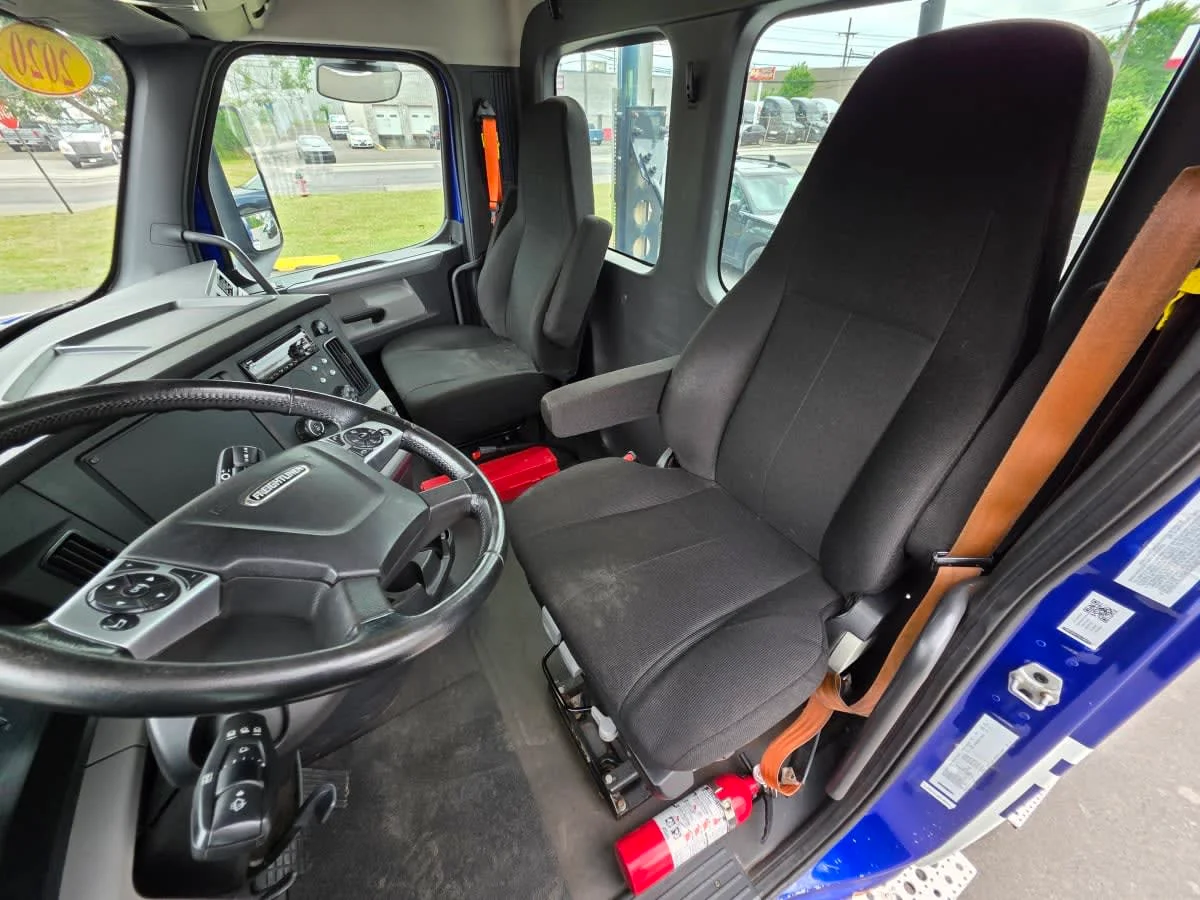 2020 Freightliner Cascadia in Bensalem, PA — photo 7