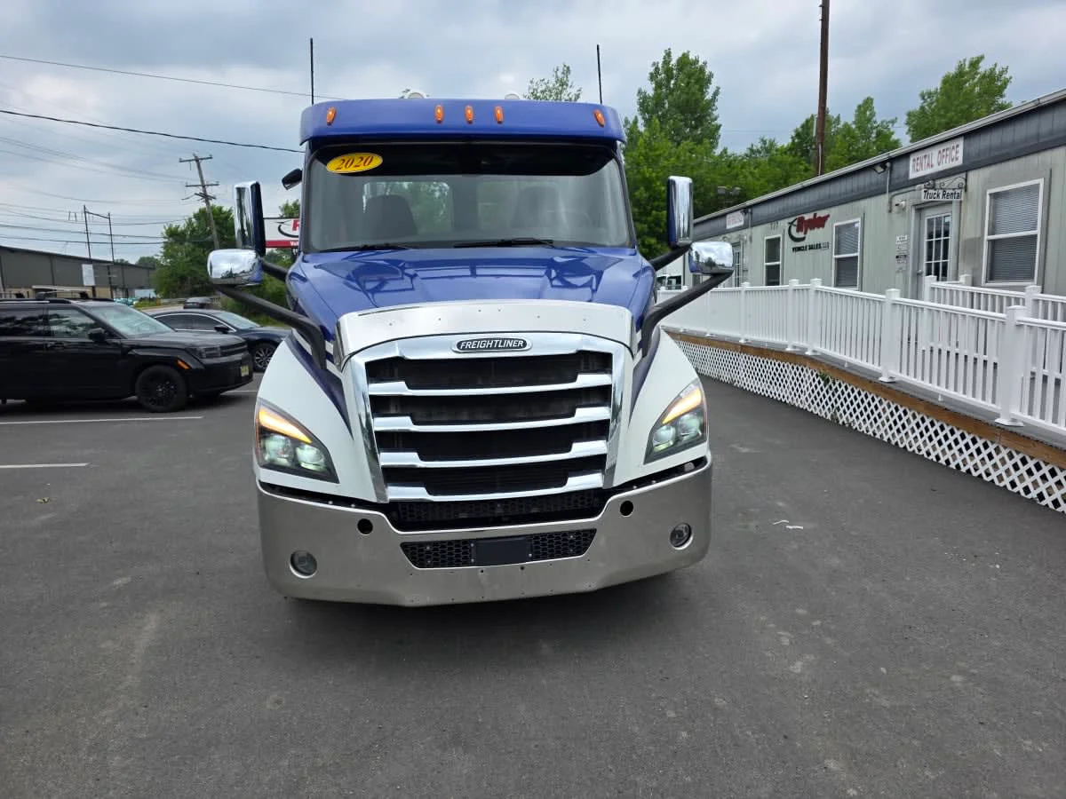 2020 Freightliner Cascadia in Bensalem, PA — photo 2