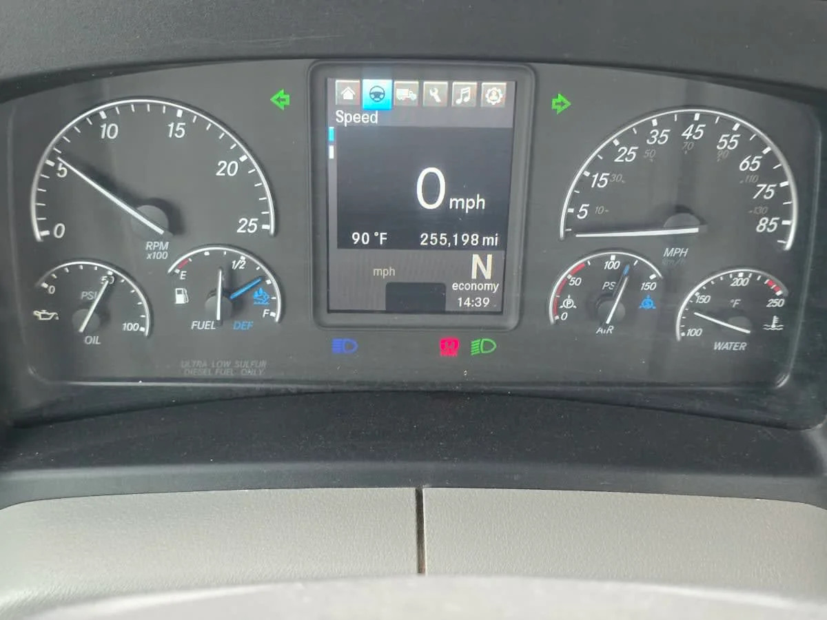 2020 Freightliner Cascadia in Bensalem, PA — photo 11
