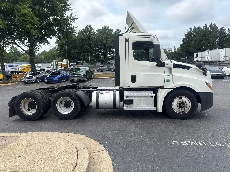 2021 Freightliner Cascadia in Capitol Heights, MD — photo 8