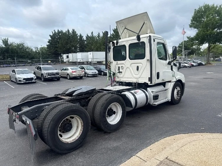 2021 Freightliner Cascadia in Capitol Heights, MD — photo 7