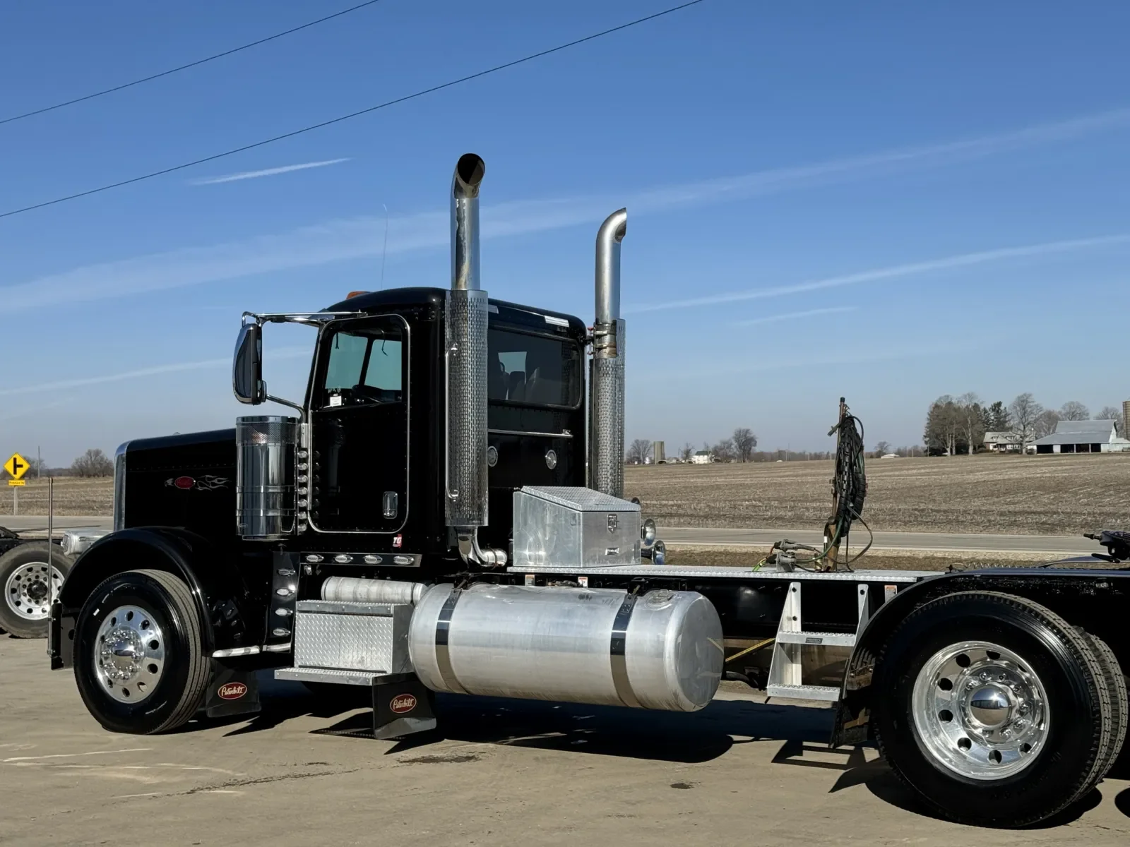2020 Peterbilt 389 - image 8