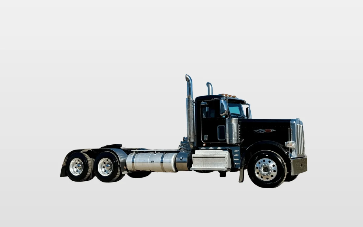 2020 Peterbilt 389 - image 1