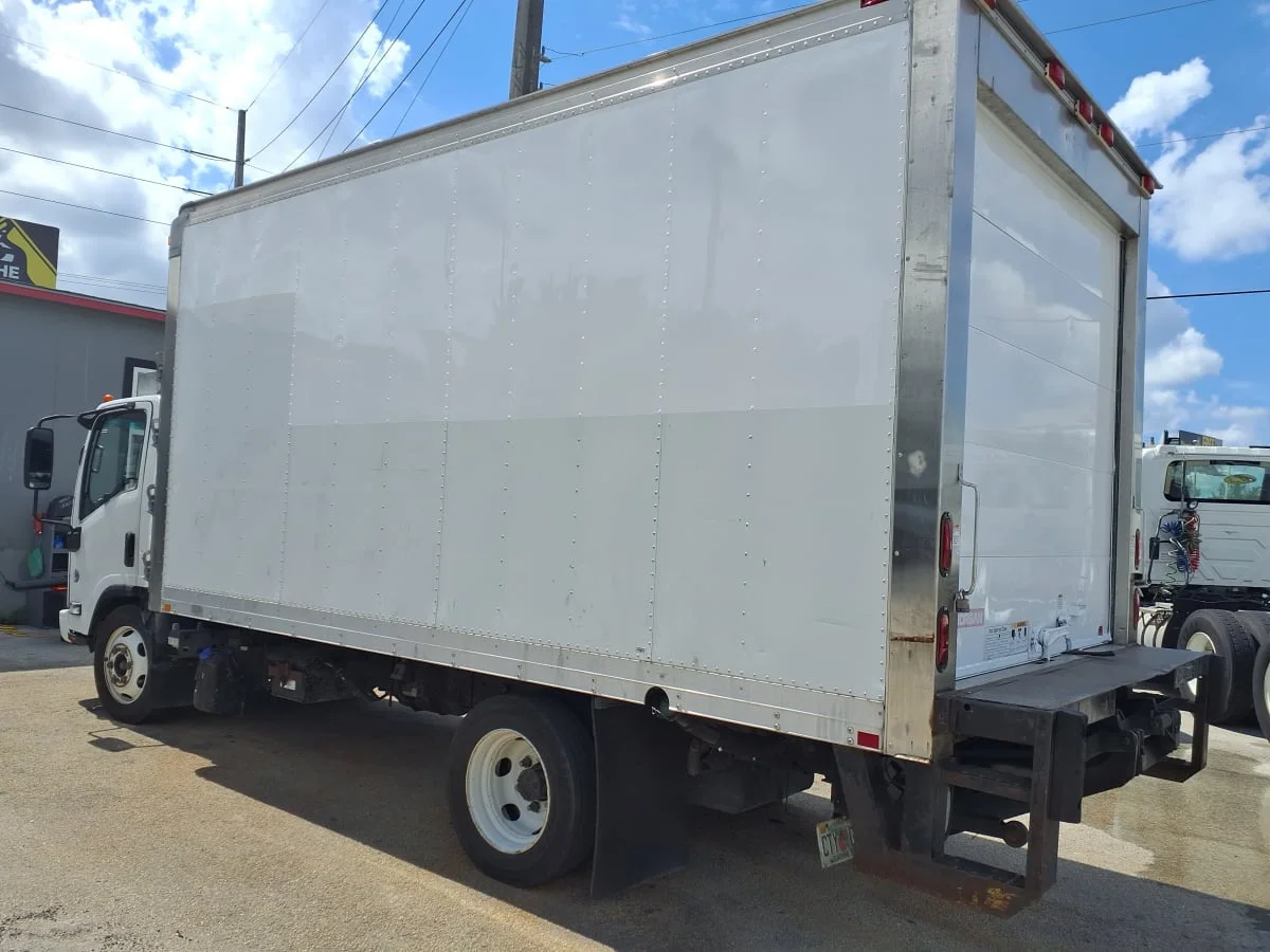 2015 Isuzu NQR - image 6