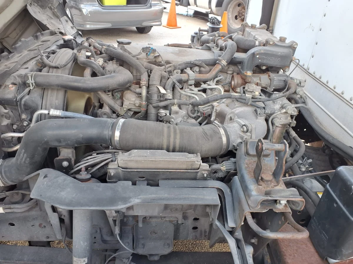 2015 Isuzu NQR - image 10