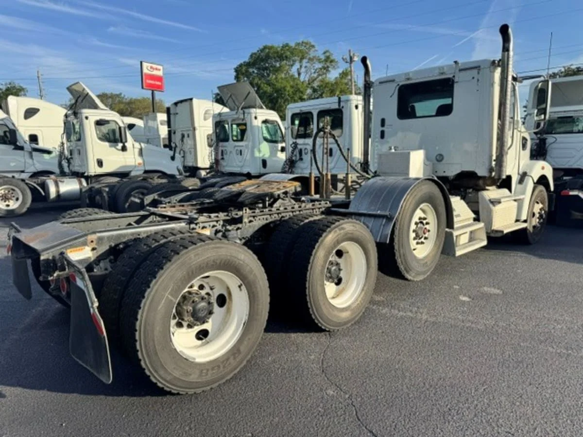 2019 Freightliner 122SD in Jacksonville, FL — photo 2