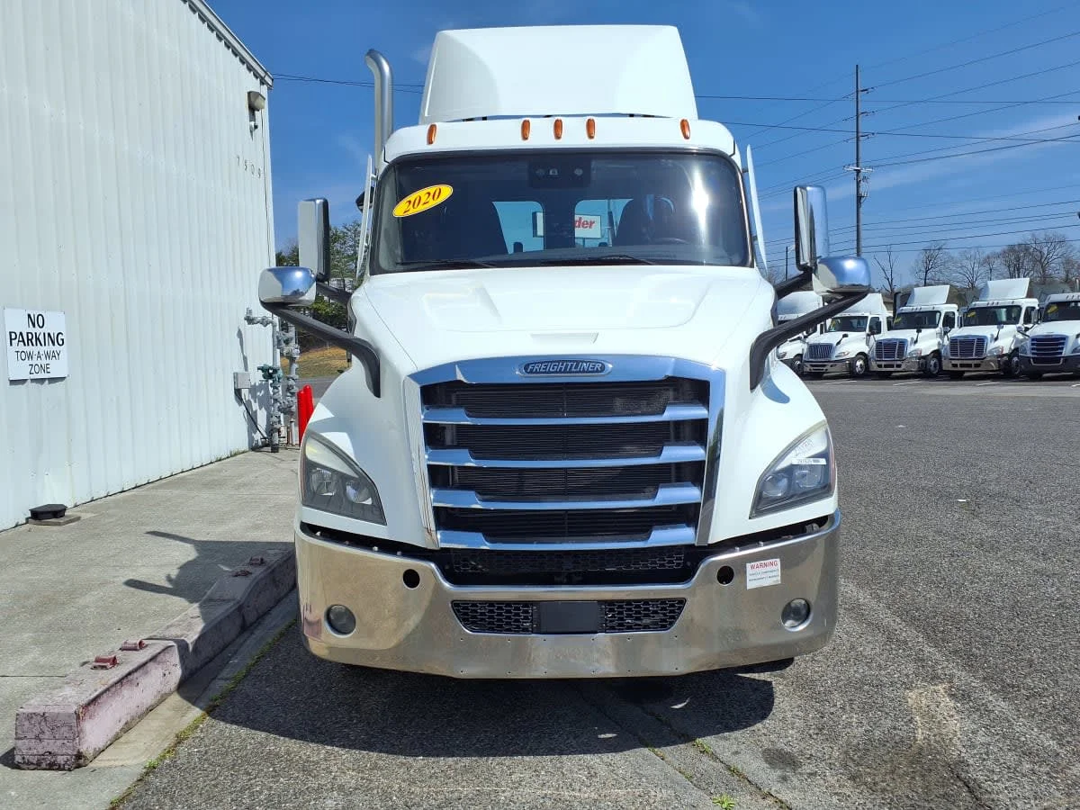 2020 Freightliner Cascadia in Knoxville, TN — photo 2