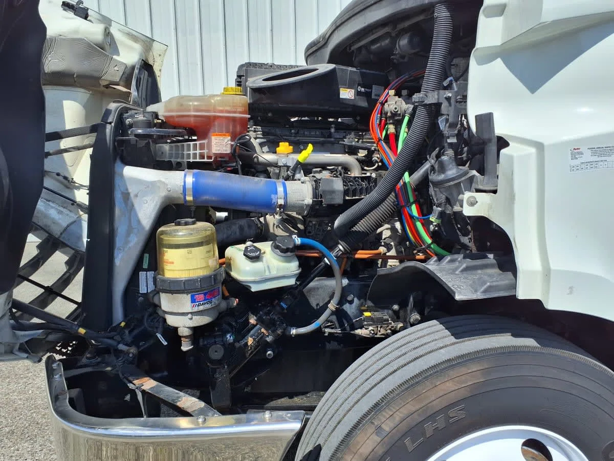 2020 Freightliner Cascadia in Knoxville, TN — photo 8