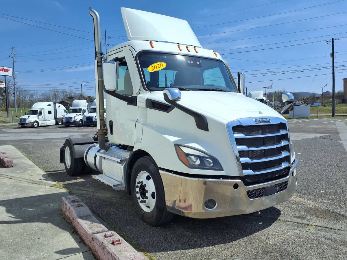2020 Freightliner Cascadia in Knoxville, TN — photo 3