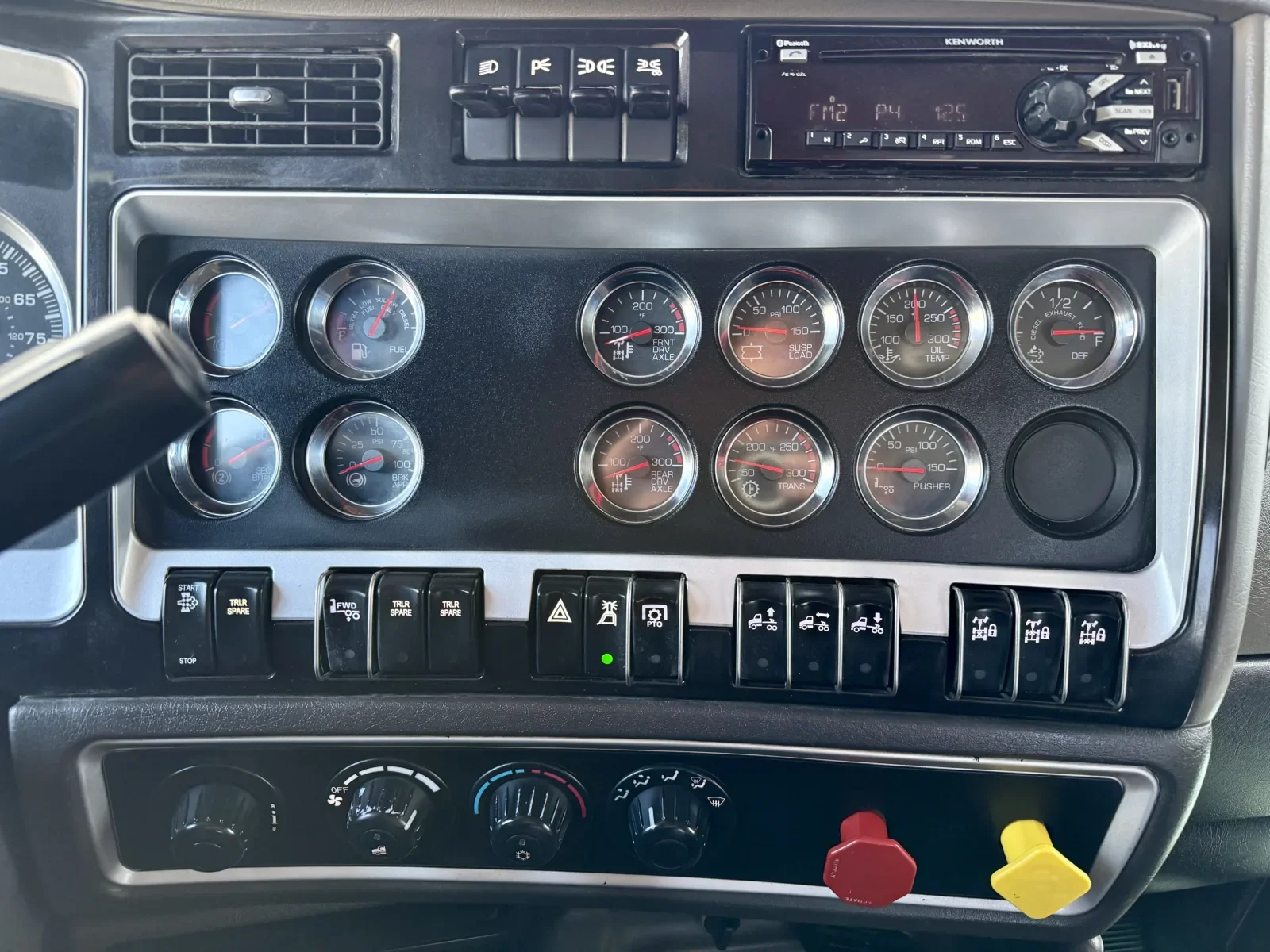 2016 Kenworth W900 - image 18