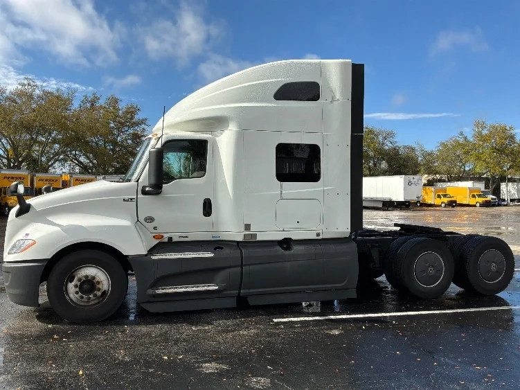 2023 International LT in Jacksonville, FL — photo 4