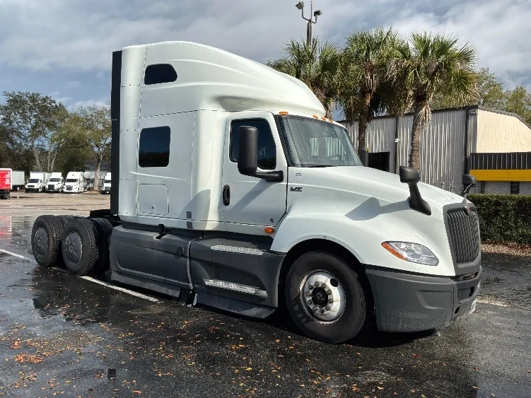 2023 International LT in Jacksonville, FL